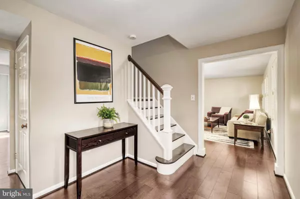 5580 ANN PEAKE DR, Fairfax, VA 22032