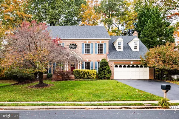 8625 OAK CHASE CIR, Fairfax Station, VA 22039