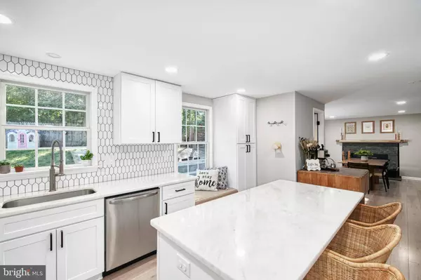 5055 KENERSON DR, Fairfax, VA 22032