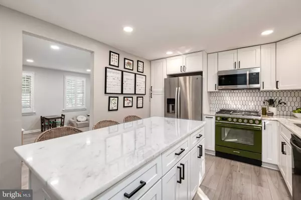 5055 KENERSON DR, Fairfax, VA 22032