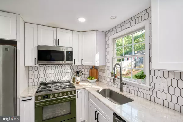 5055 KENERSON DR, Fairfax, VA 22032