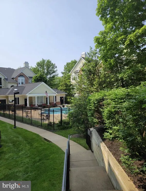 4132 FOUNTAINSIDE LN #204, Fairfax, VA 22030