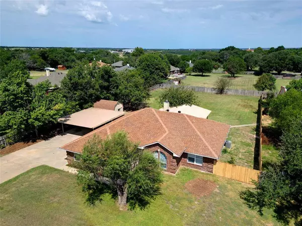 302 Robins Way, Granbury, TX 76048