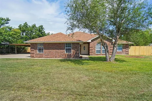 302 Robins Way, Granbury, TX 76048