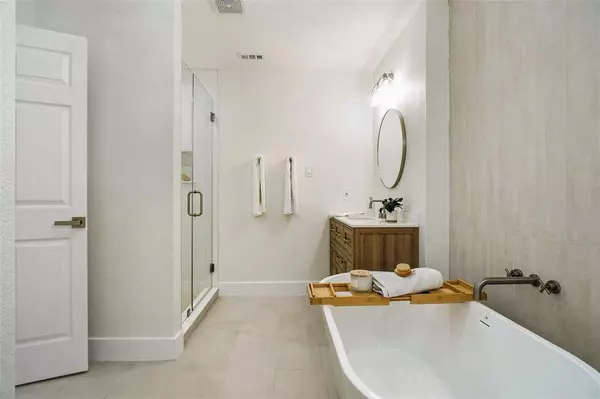 302 Robins Way, Granbury, TX 76048