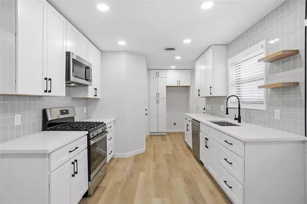 4712 Carlyle Drive, Fort Worth, TX 76132