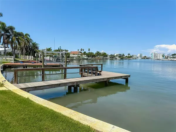 10350 PARADISE BLVD, Treasure Island, FL 33706