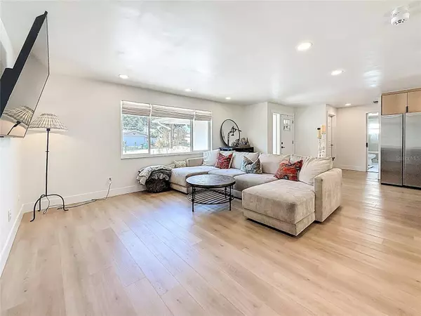 9585 PORTSIDE DR, Seminole, FL 33776