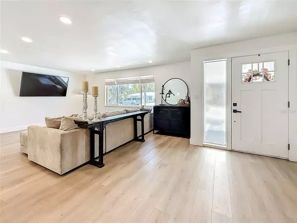 9585 PORTSIDE DR, Seminole, FL 33776