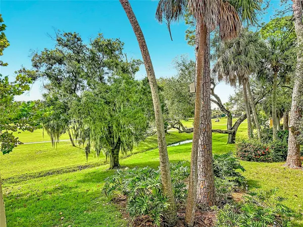 225 COUNTRY CLUB DR #E252, Largo, FL 33771