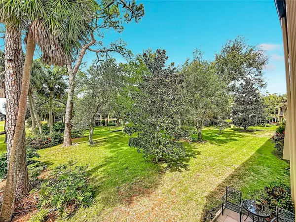 225 COUNTRY CLUB DR #E252, Largo, FL 33771