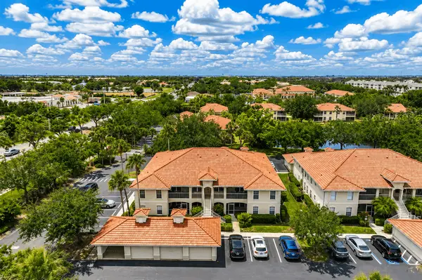 L Pavia: Mediterranean-Inspired Condo Living in Venice