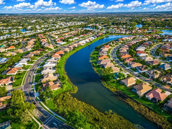 Lakes of Jacaranda: Scenic Neighborhood Living in Venice