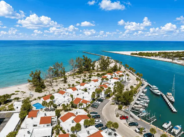 Jetty Villas: Coastal Living Near the Venice Jetty and Gulf