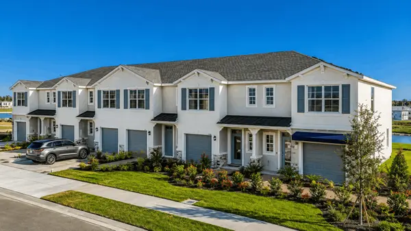 Venice Town House: Coastal Condo Living on Venice Island