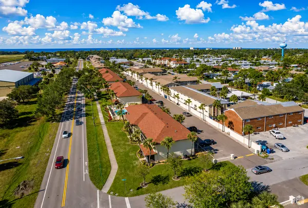 Glenwood Manor: Comfortable Residential Living in Venice