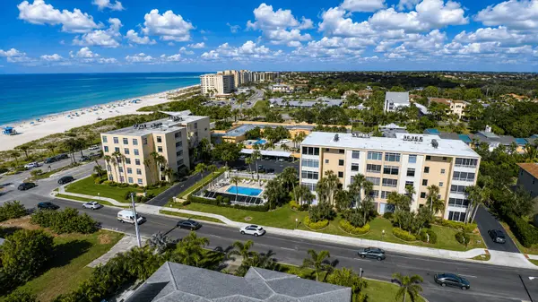 Golden Strand: Gulf-Front Condo Living on Venice Beach