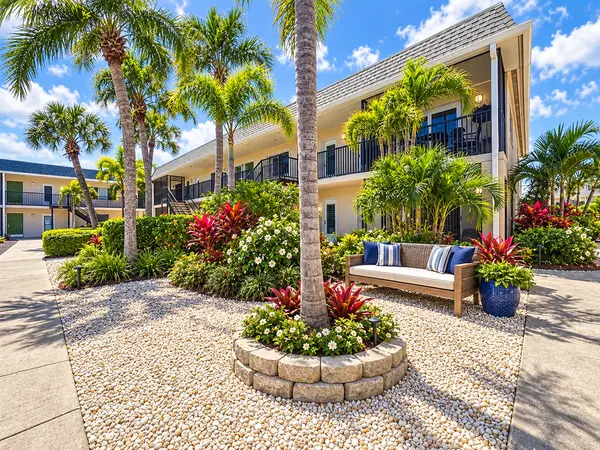 Village Apartments: Classic Venice Island Living Near Downtown