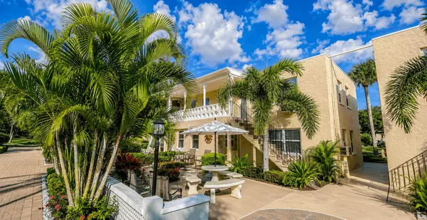 Venice Villas: Beachside Living with Classic Old Florida Appeal