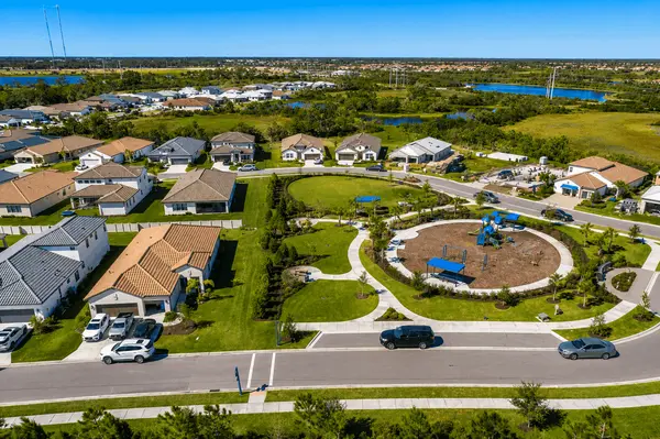 Wysteria: Gated Neighborhood Living Near Venice’s Gulf Coast