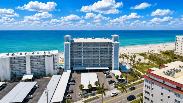 Gulf Horizons: Beachfront Condo Living on Venice Island
