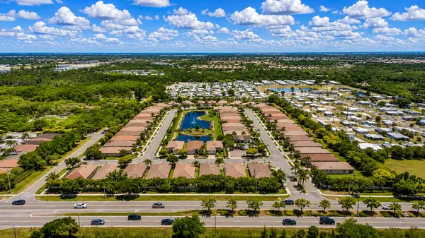 Grand Oaks: Peaceful Neighborhood Living in Venice