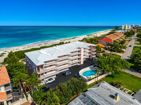 Bermuda Sunset: Coastal Living Made for Venice’s Gulf Coast Sunsets
