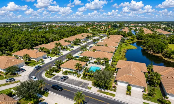 Auburn Woods: Villa Living in a Tranquil Venice Setting