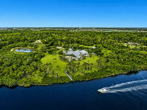 Myakka Country Estates: Spacious Homes and Country Living Near Venice