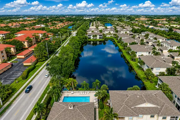 Auburn Lakes: Peaceful Lake-Inspired Living in Venice,Hunt Brothers Realty