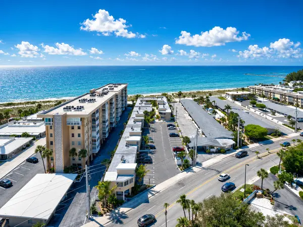 Quarterdeck: Relaxed Condo Living Near the Venice Coast,Hunt Brothers Realty