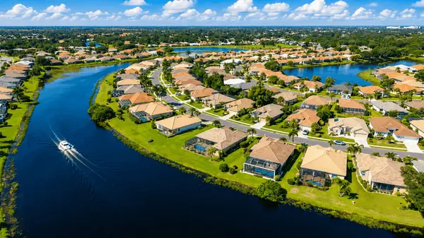 Oasis: A Peaceful Residential Retreat in Venice