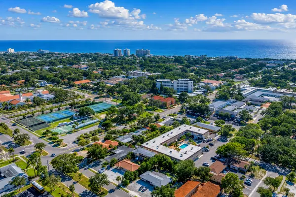 Parkview East: Convenient Condo Living in the Heart of Venice,Hunt Brothers Realty