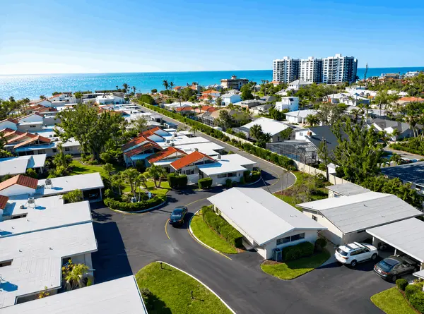 Sea Breeze: Coastal Living Close to the Gulf in Venice