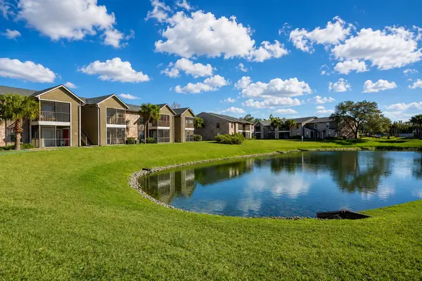 Park Apartments: Classic Condo Living on Venice Island