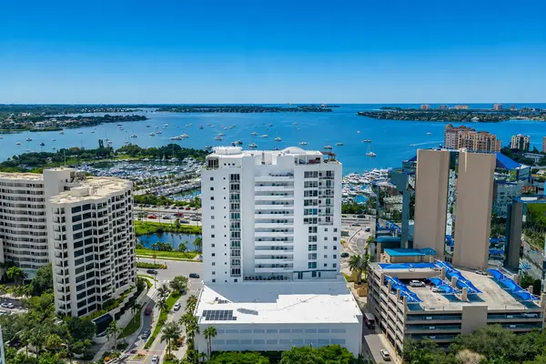 Marina Tower Sarasota: Waterfront Views and Main Street Convenience