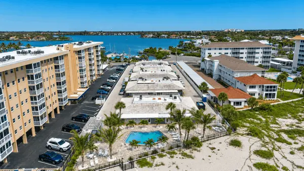 Sea Villas: Beachside Living with Classic Venice Island Charm