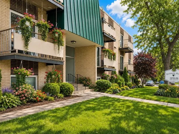 Parkview Manor: Classic Venice Living with Everyday Convenience