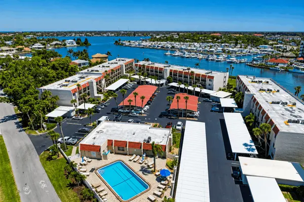 Bella Costa: Waterfront Condo Living Near Downtown Venice