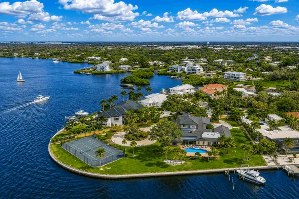 Oyster Bay: Waterfront Homes and Coastal Living in Sarasota