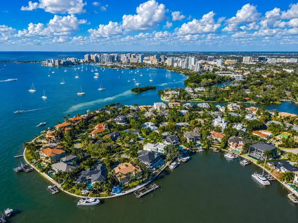 Harbor Acres: Waterfront Luxury Close to Downtown Sarasota