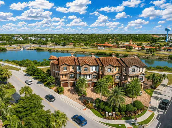 Tra Ponti Villaggio: Luxury Townhome Living Near Downtown Venice