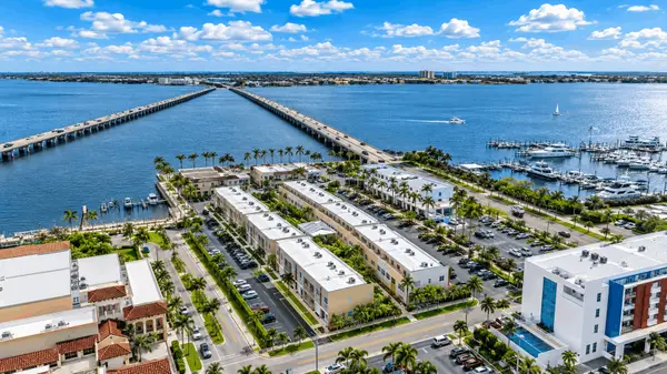 Charlevoi: Coastal Condo Living Near Downtown Punta Gorda