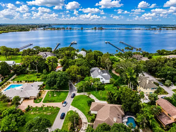 Pier Point: Waterfront Condo Living Along the Manatee River