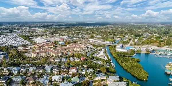 Hawks Harbor: Waterfront Homes with Boating Access Near Sarasota Bay