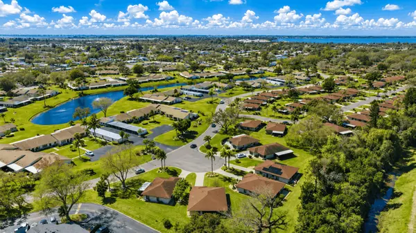 Village West: Comfortable West Bradenton Living Close to the Coast