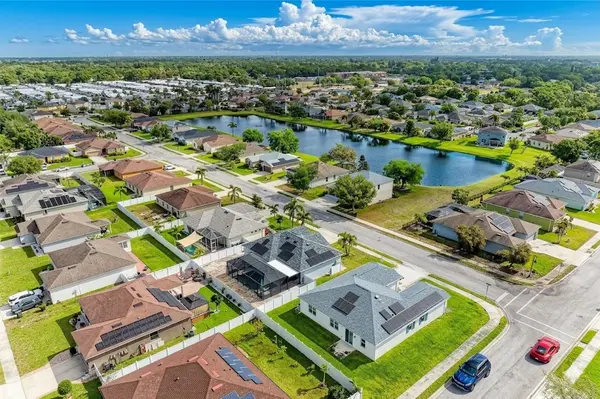 Sterling Lake: Lakeside Living in a Convenient Bradenton Setting