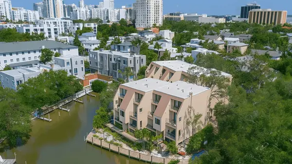 Hudson Oaks: Boutique Residential Living Near Downtown Sarasota