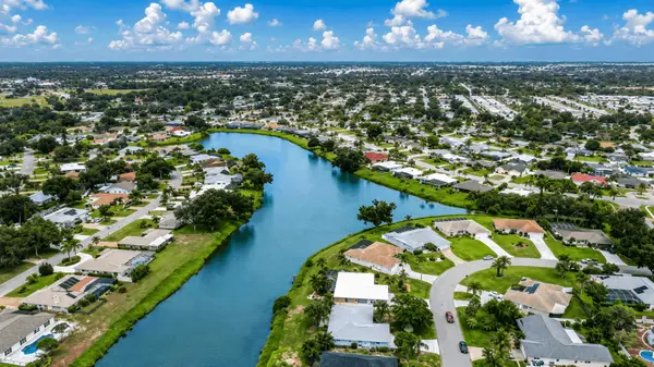 Amora: Modern Florida Living in the Venice Area,Hunt Brothers Realty