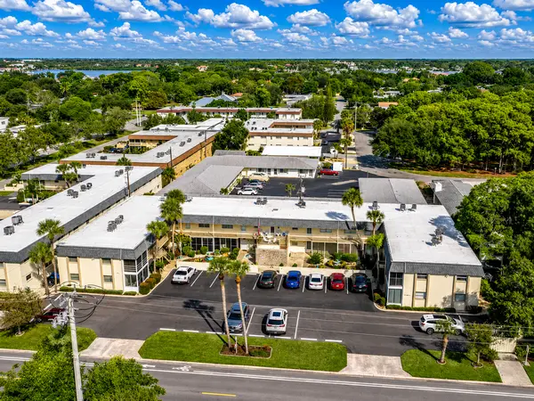 Bristol House: Classic Condo Living on Venice Island,Hunt Brothers Realty